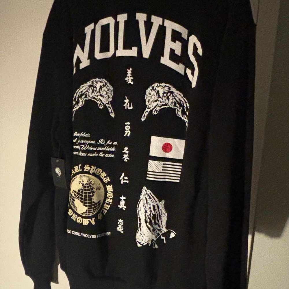 Wolves Black Graphic Sweater